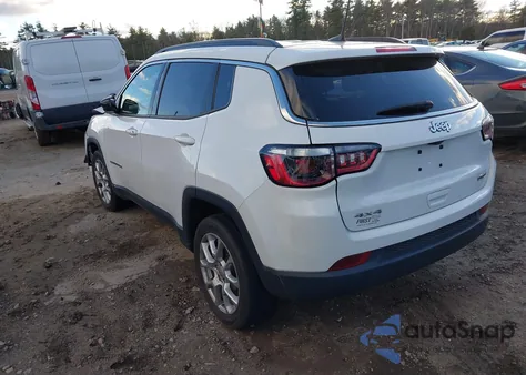 2022 Jeep Compass Latitude Lux 4X4 from USA, damaged, VIN 3C4NJDFB9NT175702